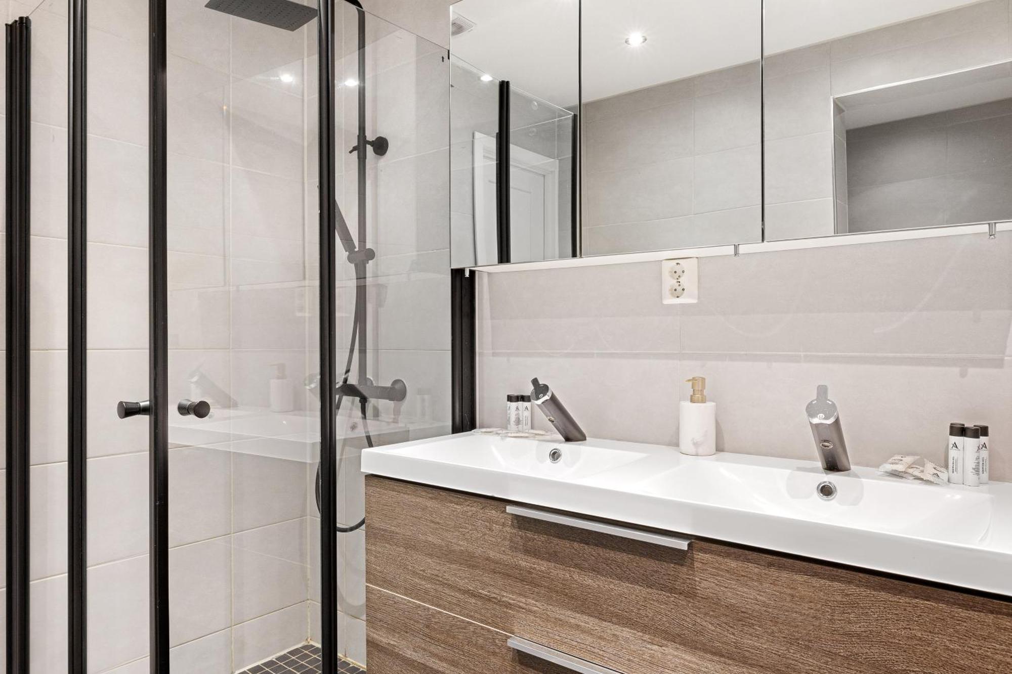 Homerentals L 120Sqm Mid-Central - King Beds - 500Mbps Wi-Fi Bergen Dış mekan fotoğraf